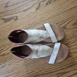 Merrell Soto Leather T-Strap Flat sandals